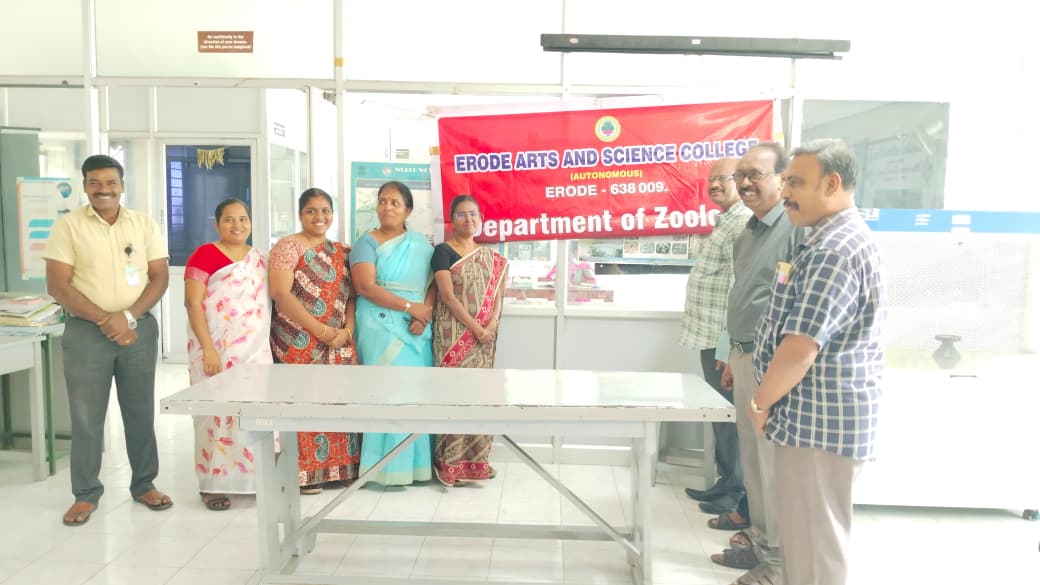 Educational support meeting with parents and students